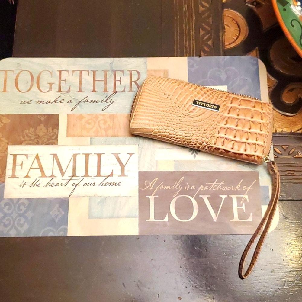 Beautiful tan Vittorio Italian wallet
